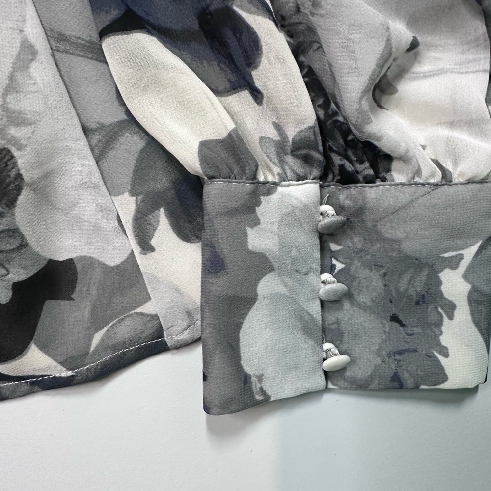 Vince Camuto Black and White Floral Blouse - Picture 4 of 5